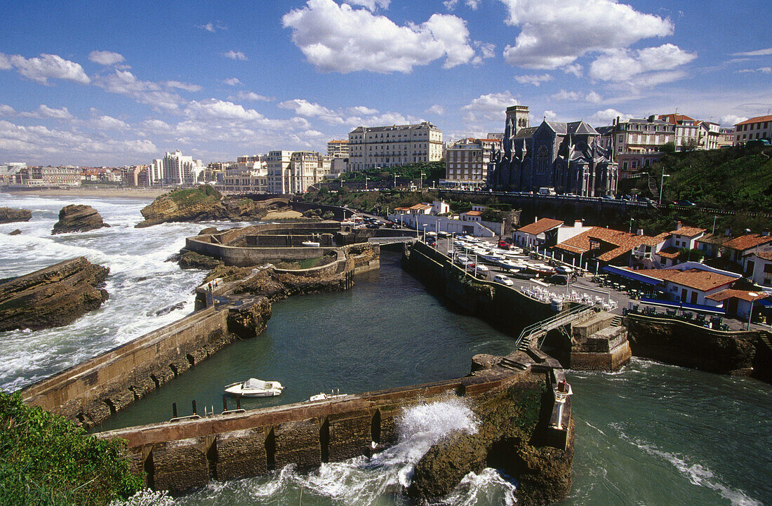 Fischerhafen und Kirche Sainte Eugénie, Biarritz. Pyrénées-Atlantiques, Aquitanien, Frankreich