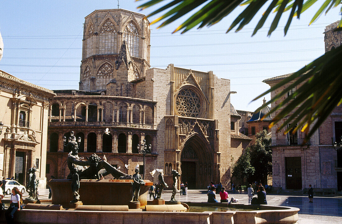 Gotische Fassade der Kathedrale, Plaza de la Virgen, Valencia, Spanien