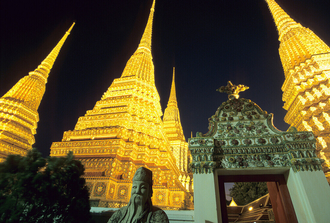 Wat Po bei Nacht, Bangkok, Thailand