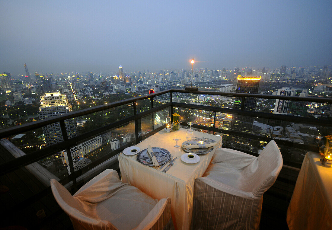 Restaurant mit Aussicht, Vertigo Restaurant in Sukhothai Hotel, Bangkok, Thailand