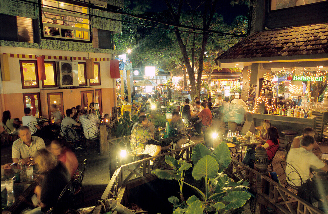 Restaurants am Lumpini Night Market, Bangkok, Thailand