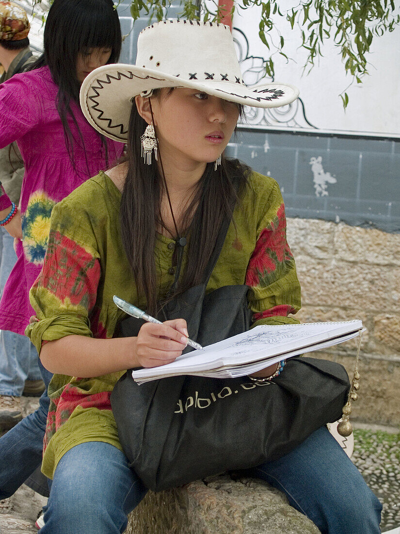 artist sketching, Lijiang, China