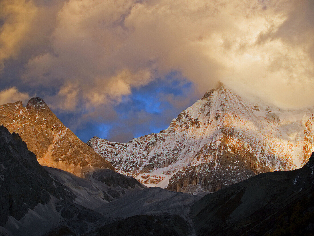 Holy Tibetan peak Chendorje at sunset, Yading National Park, Szechuan, China