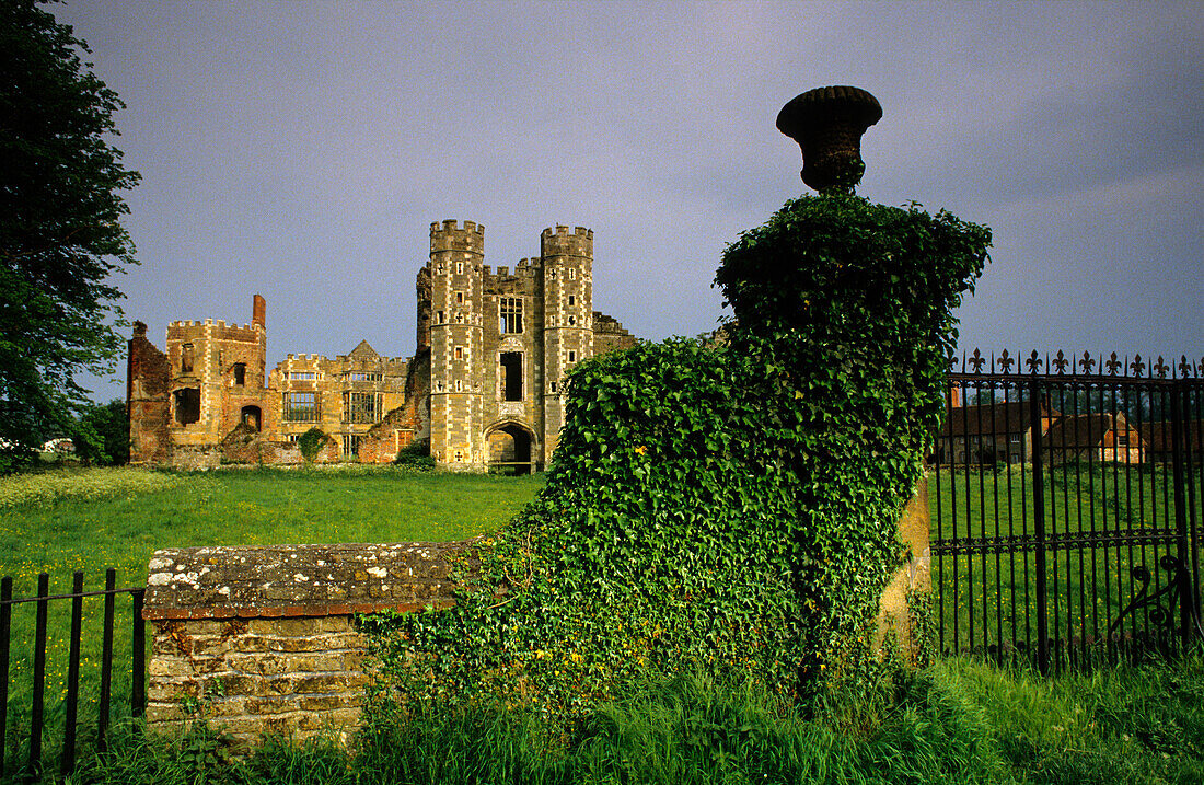 Europa, Grossbritannien, England, West Sussex, Midhurst, Cowdray Castle