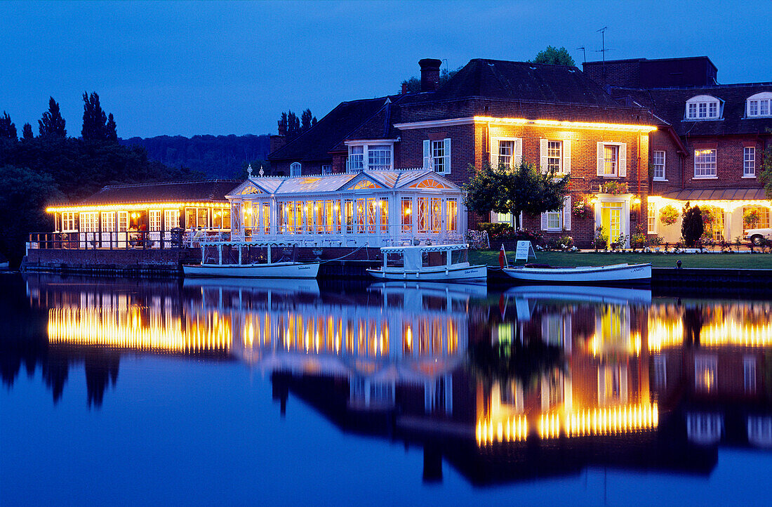 Europa, England, Buckinghamshire, Marlow, Themse, The Compleat Angler Hotel