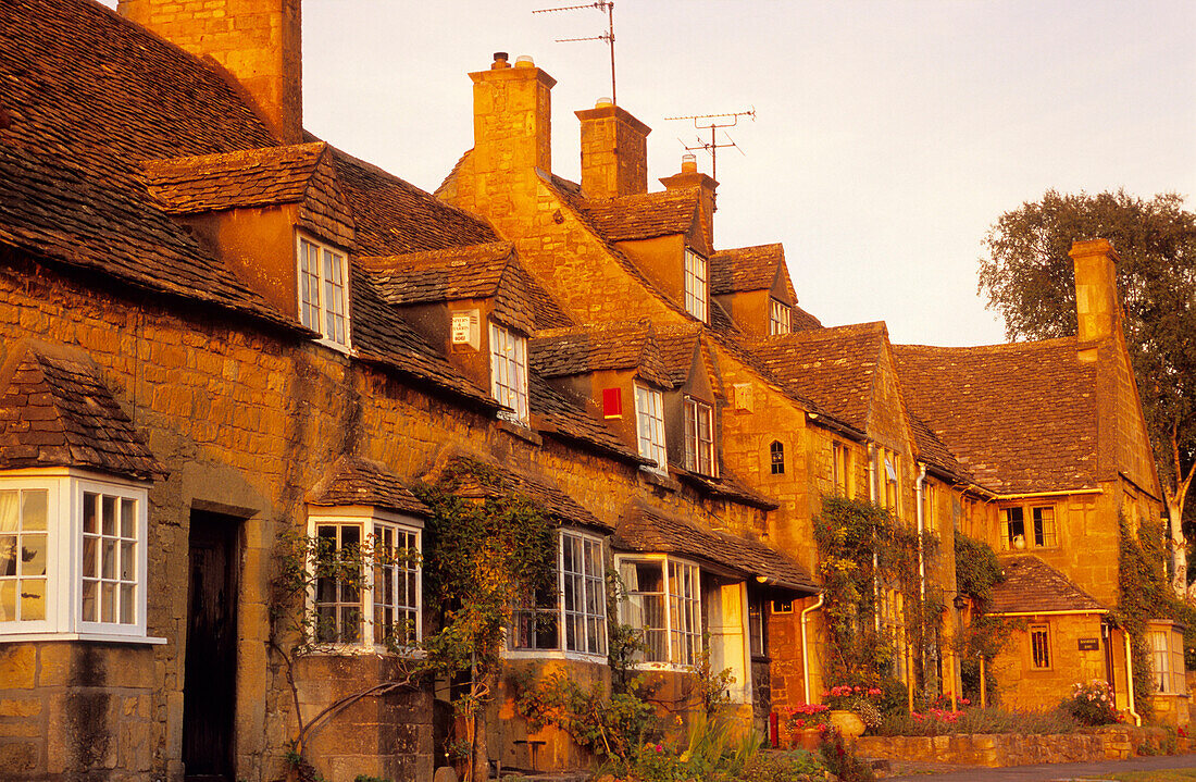 Europe, England, Cotswolds, Gloucestershire, cottages