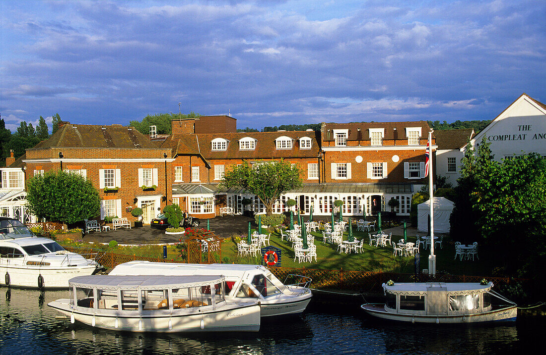 Europa, England, Buckinghamshire, Marlow, Themse, The Compleat Angler Hotel