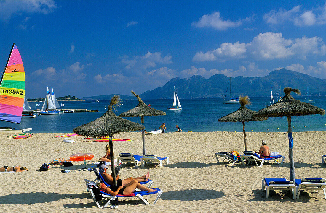 Europa, Spanien, Mallorca, Port de Pollenca, am Strand