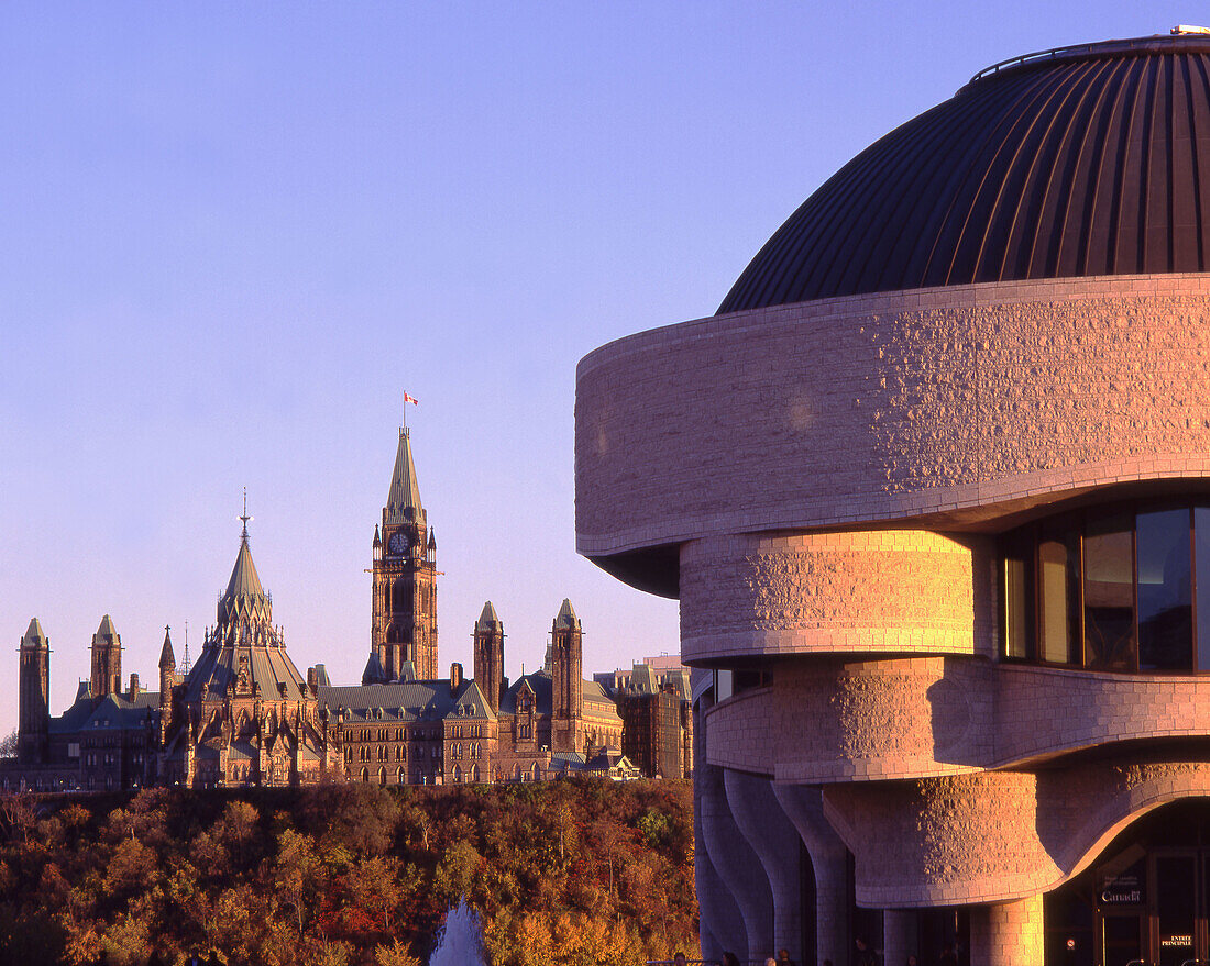 Canada, Ontario/Québec, Ottawa/Hull, Parliament Building & Museum of Civilisations