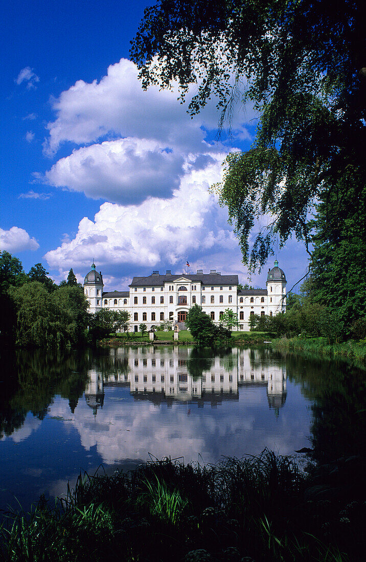 Salzau Manor at a pond, Fargau-Pratjau, Schleswig Holstein, Germany, Europe