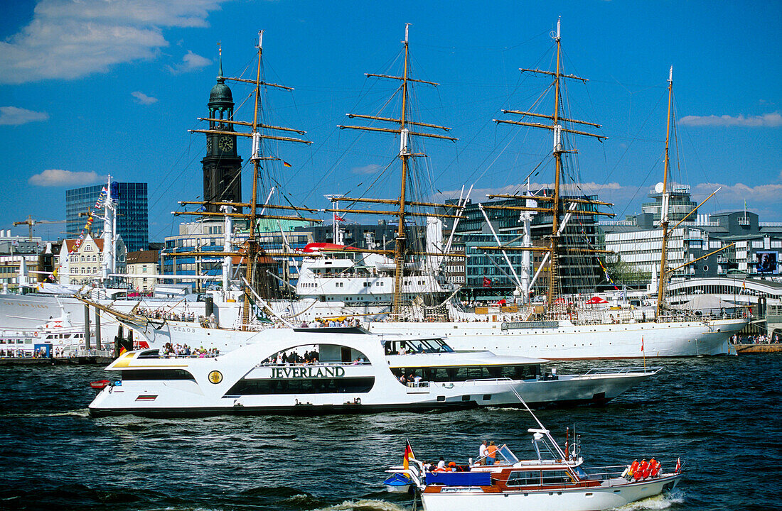 Europe, Germany, Hamburg, port of Hamburg, sightseeing boat for a cruise through the harbour