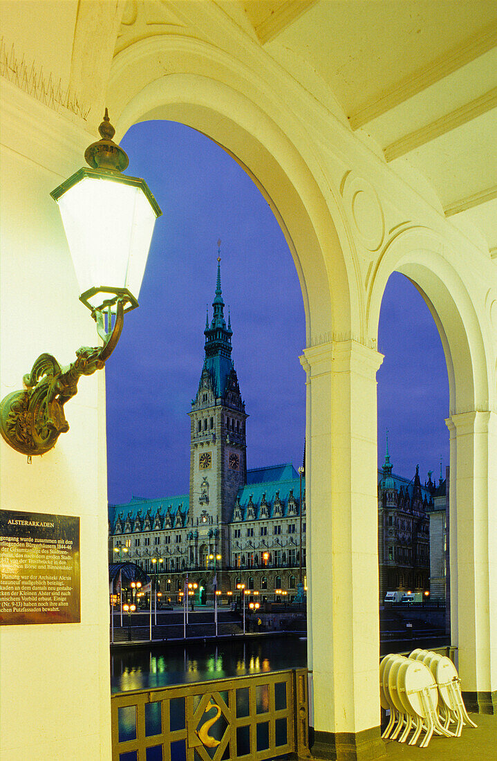 Europe, Germany, Hamburg, Alsterarkaden (Alster Arcades), view of Hamburg's city hall