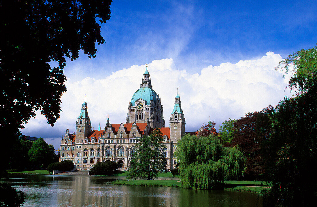 Europe, Germany, Lower Saxony, Hanover, Maschteich and the new city hall