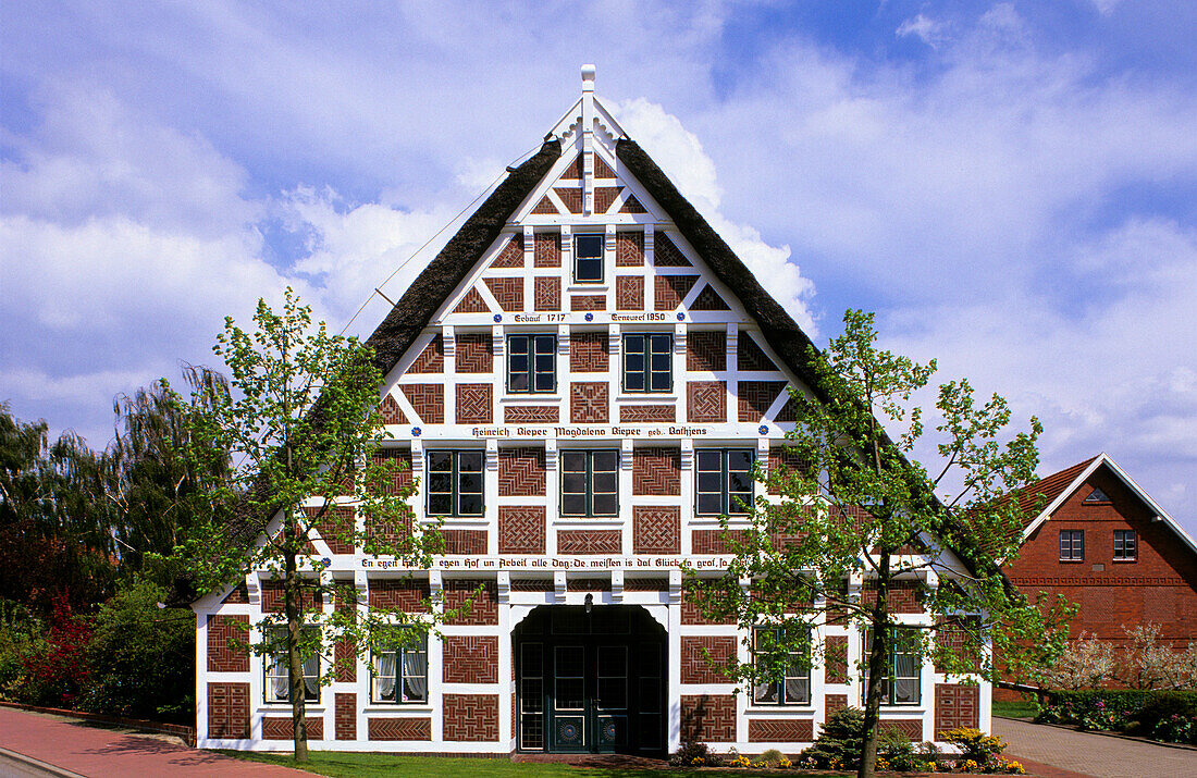 Europa, Deutschland, Niedersachsen, Bauernhaus in Mittelnkirchen im Alten Land