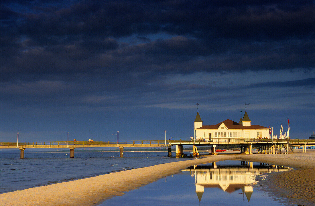 Europe, Germany, Mecklenburg-Western Pomerania, isle of Usedom, Seaside resort Ahlbeck, pier