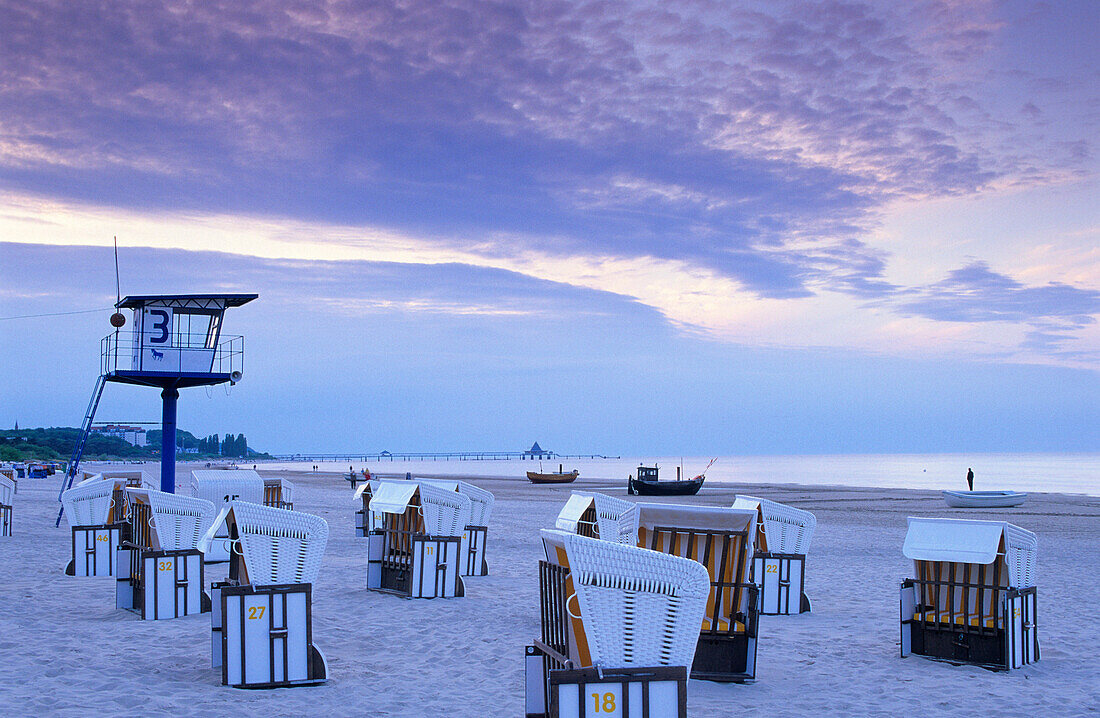 Europe, Germany, Mecklenburg-Western Pomerania, isle of Usedom, seaside resort Ahlbeck, on the beach