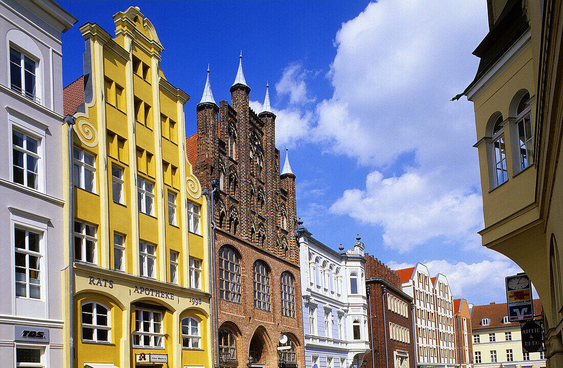 Bürgerhäuser am Alten Markt in der Altstadt, Stralsund, Mecklenburg Vorpommern, Deutschland