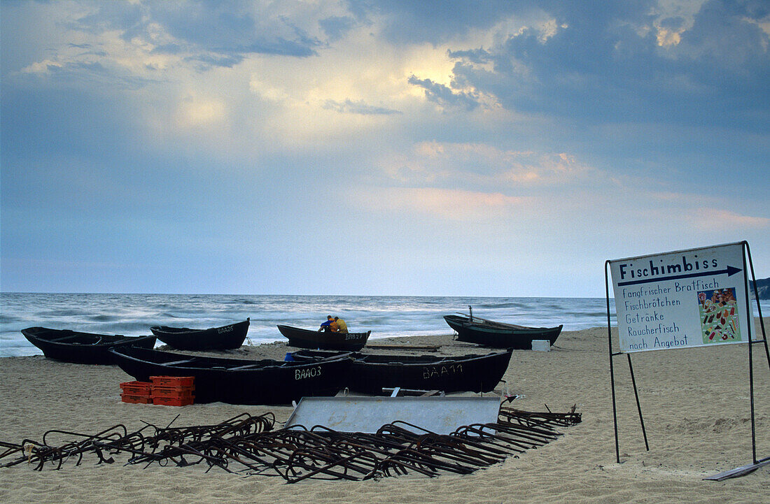 Europe, Germany, Mecklenburg-Western Pomerania, isle of Rügen, Baabe Seaside Resort, rowing boats on the beach