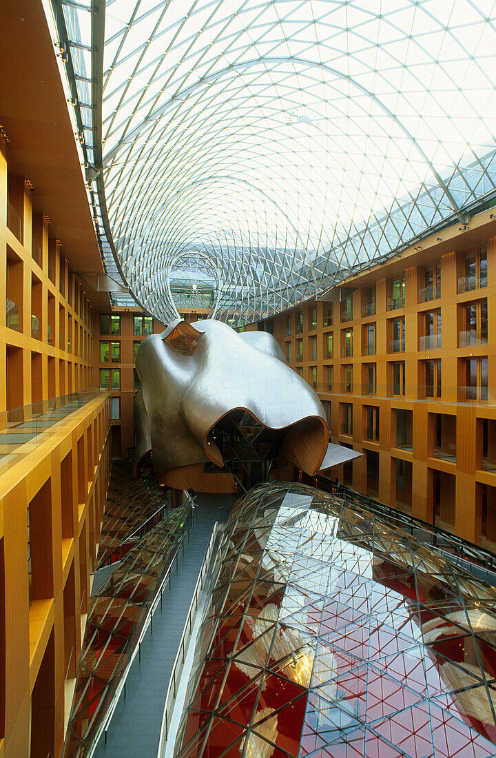 Europa, Deutschland, Berlin, Innenansicht des von Frank O. Gehry entworfenen DZ-Gebäudes am Pariser Platz