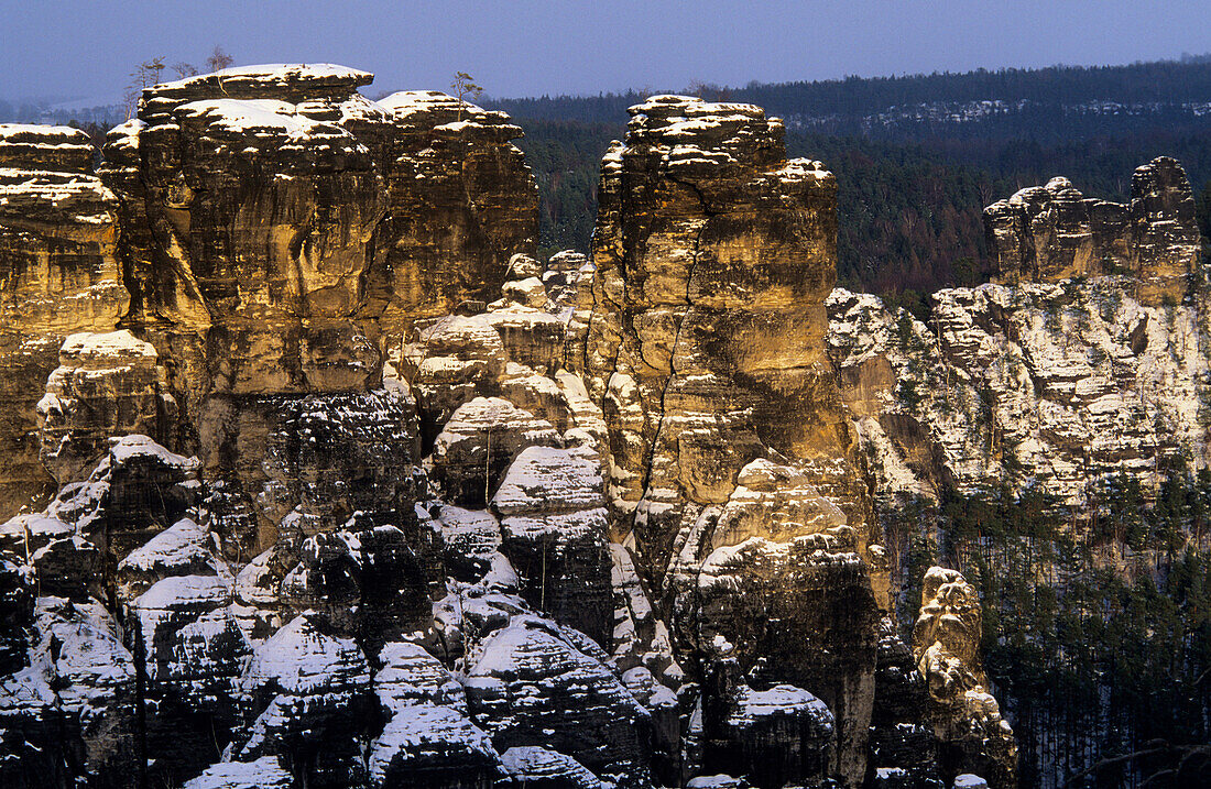 Europe, Germany, Saxony, Elbe Sandstone Mountains, Saxon Switzerland, snow covered Felsenburg Neurathen