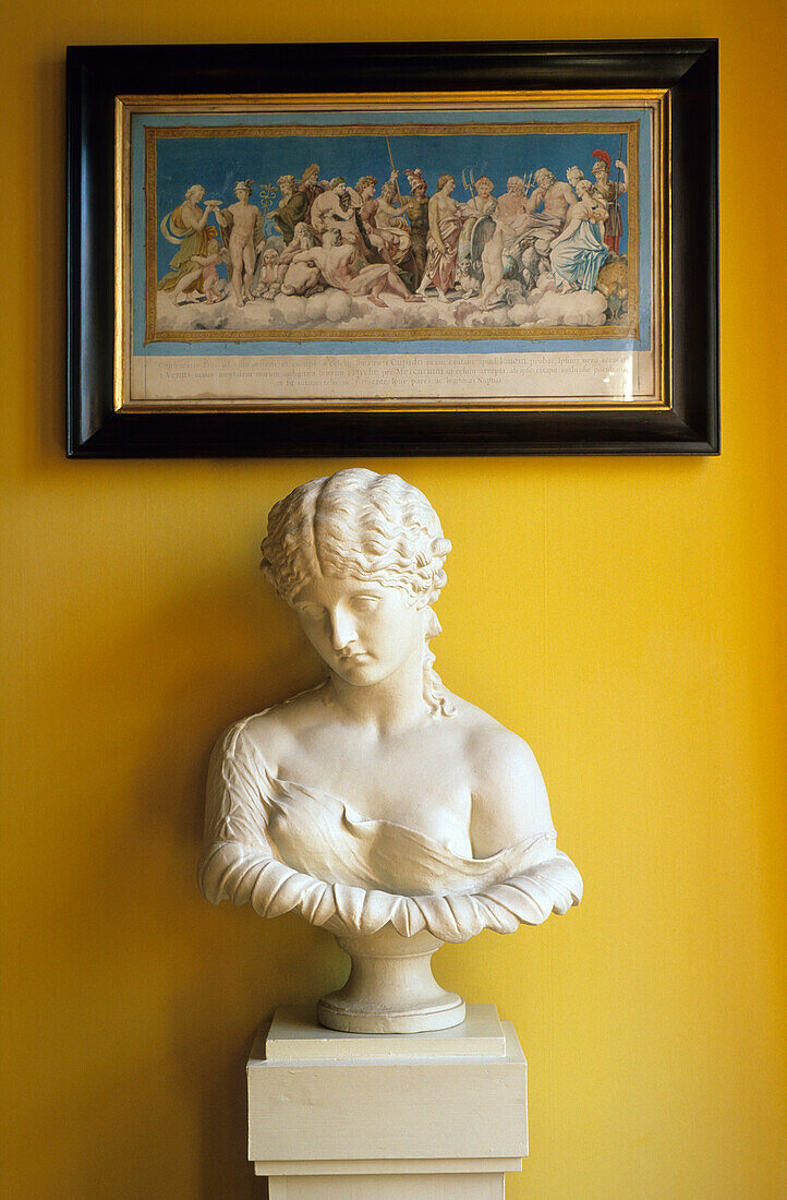 Europe, Germany, Thuringia, Weima, Goethe's House, the yellow room with a bust