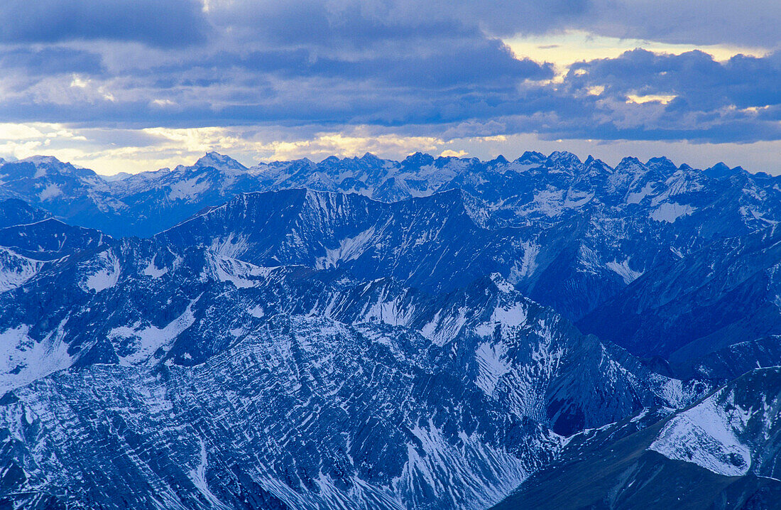 Europa, Deutschland, Bayern, Blick von der Zugspitze, dem höchsten Berg Deutschlands