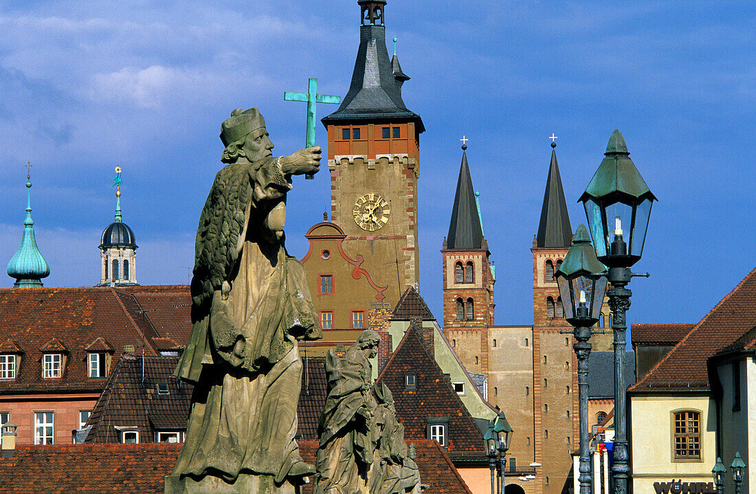 Europe, Germany, Bavaria, Würzburg, Alte Mainbrücke with statues in front of Cathedral Saint Kilian