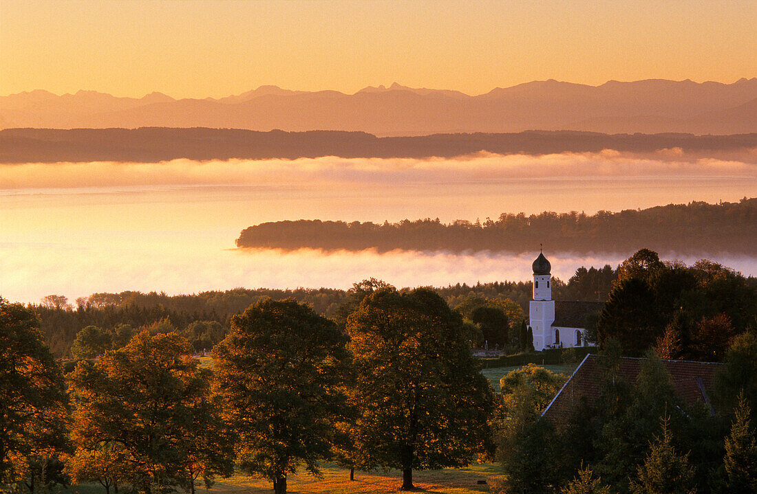 Europe, Germany, Bavaria, near Tutzing, view from the Ilkahöhe upon Lake Starnberg Europa, Deutschland, Bayern, bei Tutzing, Blick von der Ilkahöhe auf den Starnberger See