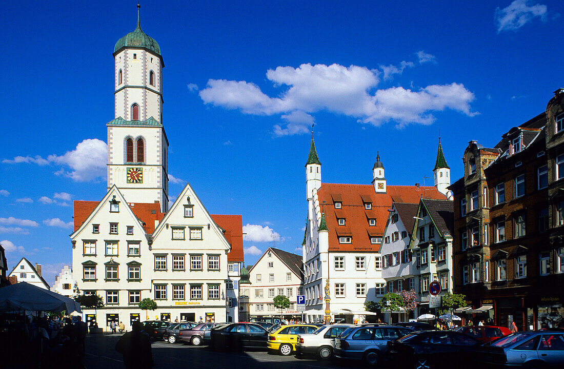 Europa, Deutschland, Baden-Württemberg, Biberach an der Riß, Marktplatz und die Stadtpfarrkirche St. Martin