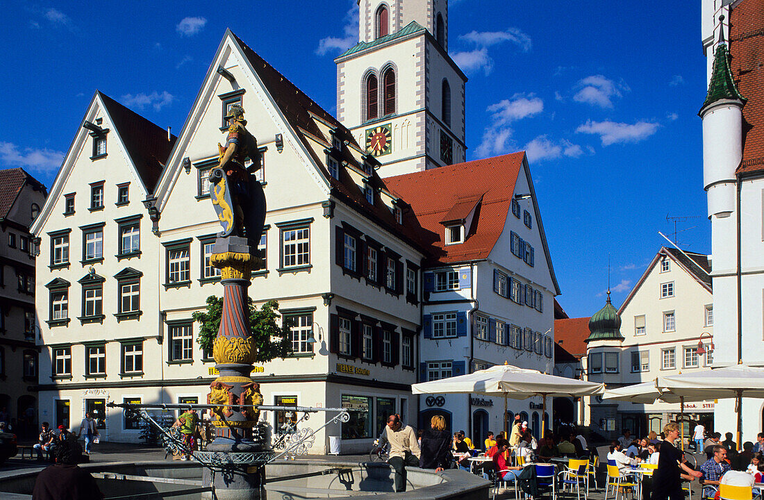 Europa, Deutschland, Baden-Württemberg, Biberach an der Riß, Marktplatz und die Stadtpfarrkirche St. Martin