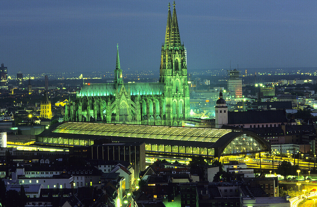 Central station and Cologne Cathedral at night, Cologne, North Rhine-Westphalia, Germany