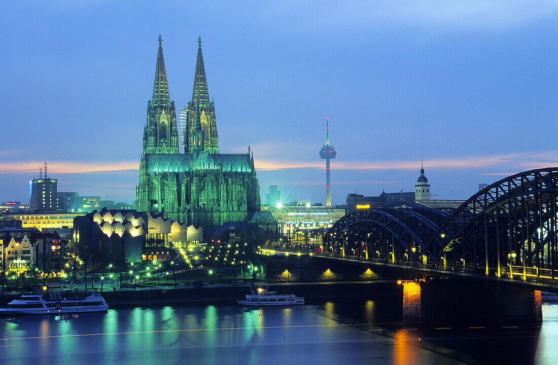 Cologne Cathedral at night, Cologne, North Rhine-Westphalia, Germany