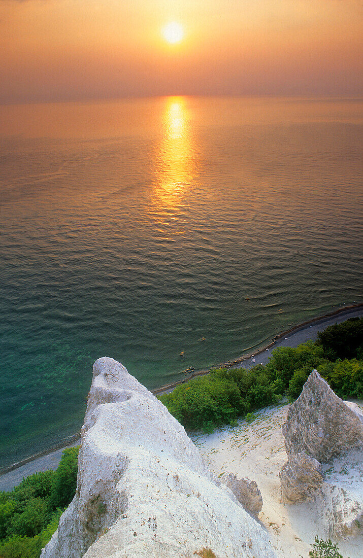 Europa, Deutschland, Mecklenburg-Vorpommern, Insel Rügen, Nationalpark Jasmund, Kreidefelsen, Stubbenkammer, Blick auf die Ostsee