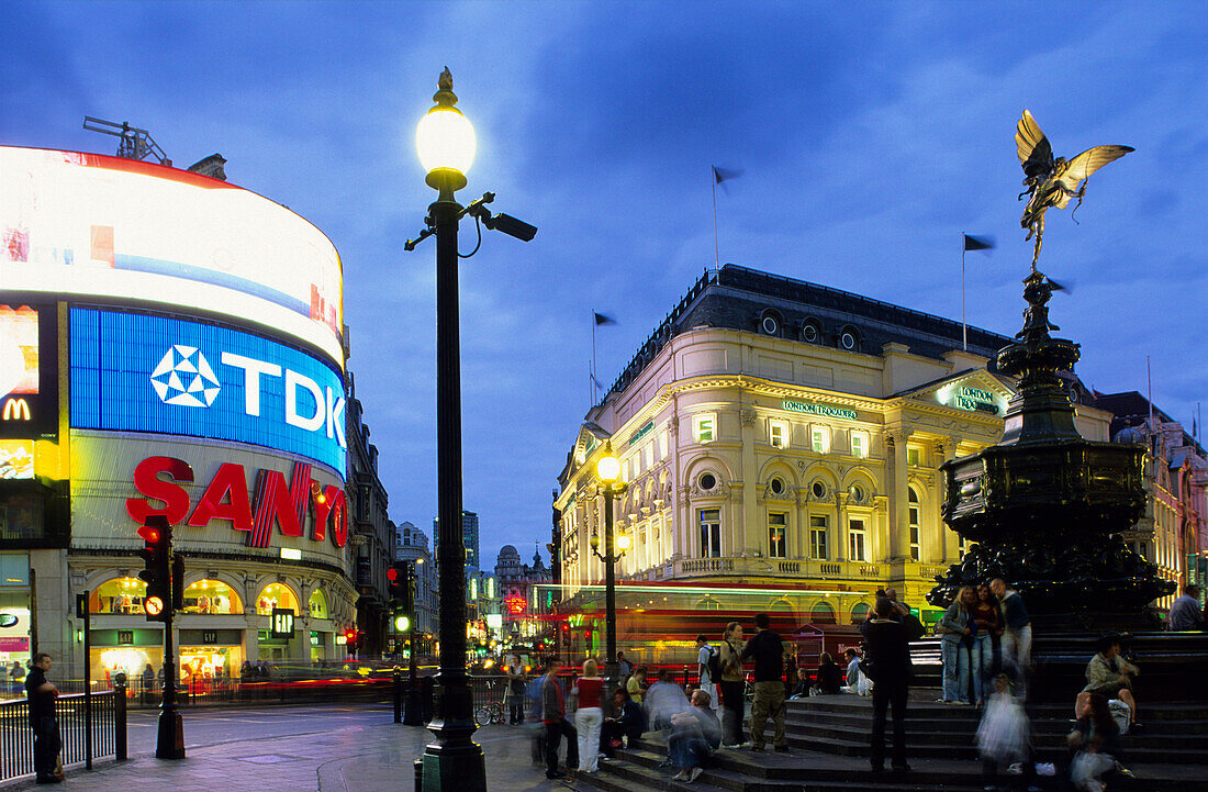 Europe, Great Britain, England, London, Piccadilly Circus at twilight
