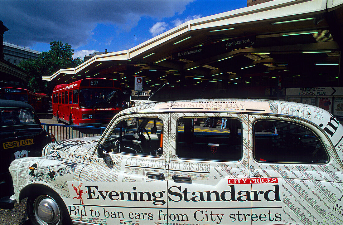 Europa, Grossbritannien, England, London, Taxis und Busse vor dem Bahnhof Victoria Station