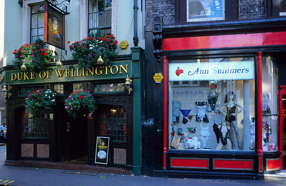 Europe, Great Britain, England, London, Soho, Sexshop and Pub on Wardour Street