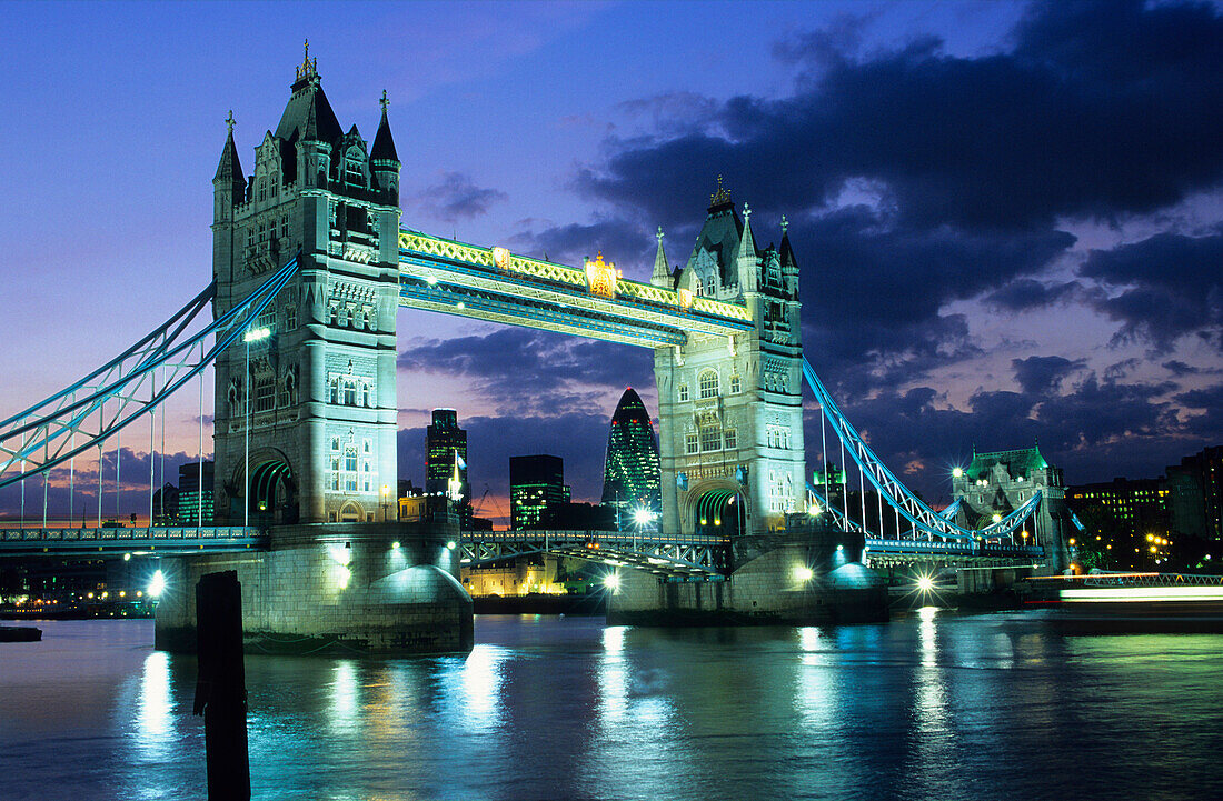 Europe, Great Britain, England, London, Tower Bridge and river Thames