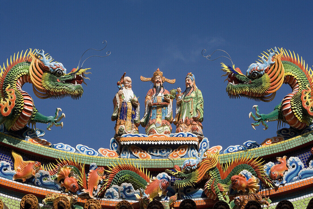 Nov. 2007. Taiwan. Taipei City. Longshan Temple. Detail