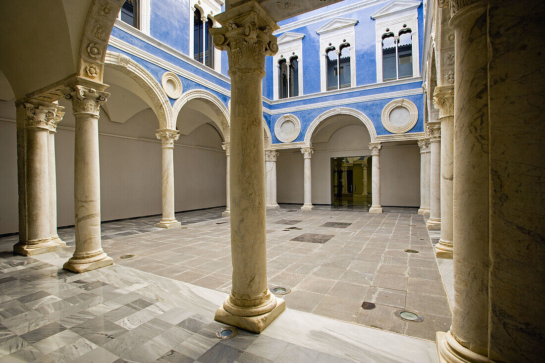 Museo de Bellas Artes (Museum of Fine Arts). The Patio (cloister). Vich Palace. Valencia. Spain.