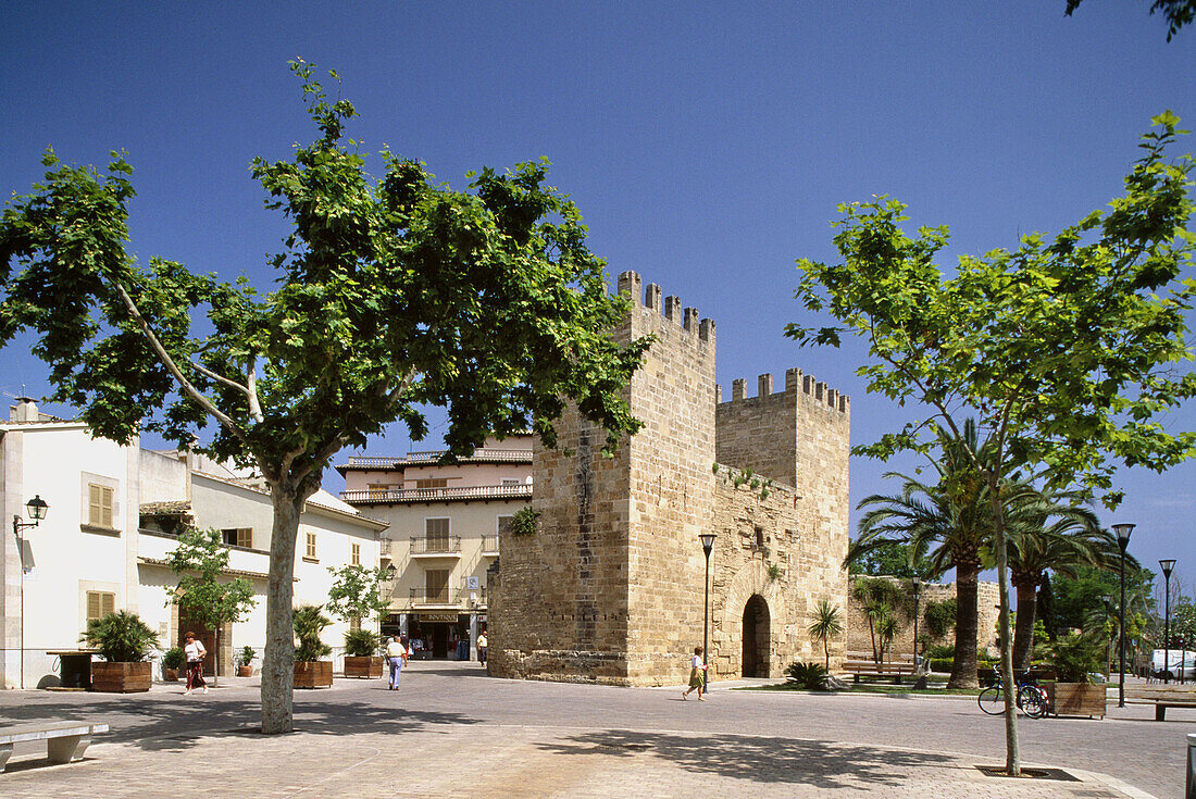 Medieval gate. Alcudia. Mallorca. Balearic Islands. Spain.