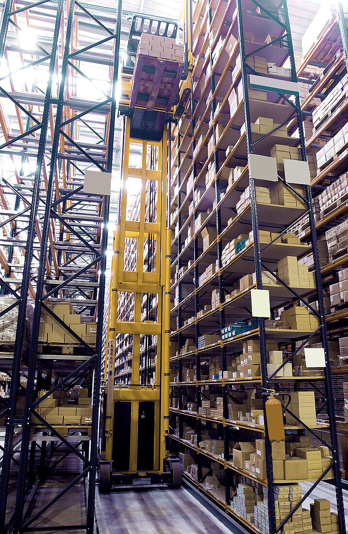 Arrangement, Automated, Automatised, Automatized, Box, Boxes, Color, Colour, Freight transportation, Height, Indoor, Indoors, Industrial, Industry, Interior, Load, Logistic, Logistics, Machinery, Metal, Order, Shelf, Shelves, Shelving, Shipping, Storage, 