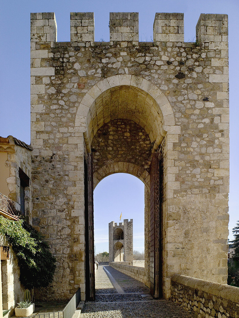 Bridge, Besalu. Girona province, Catalonia, Spain