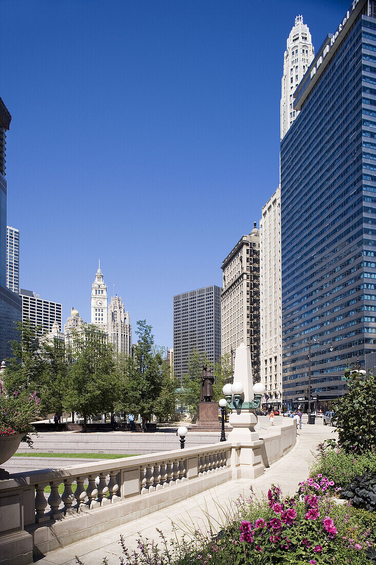 CHICAGO RIVER LOOP, CHICAGO, ILLINOIS, USA