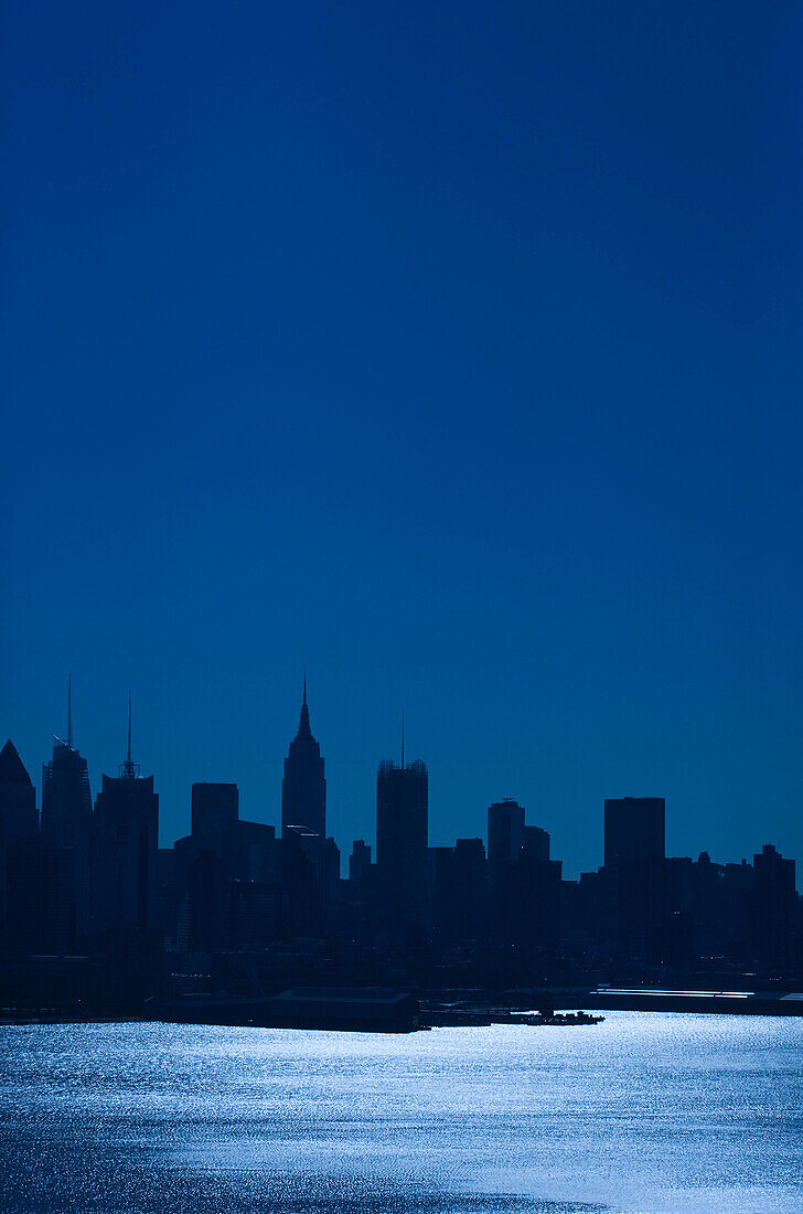 MOONLIT MIDTOWN SKYLINE. MANHATTAN. NEW YORK. USA