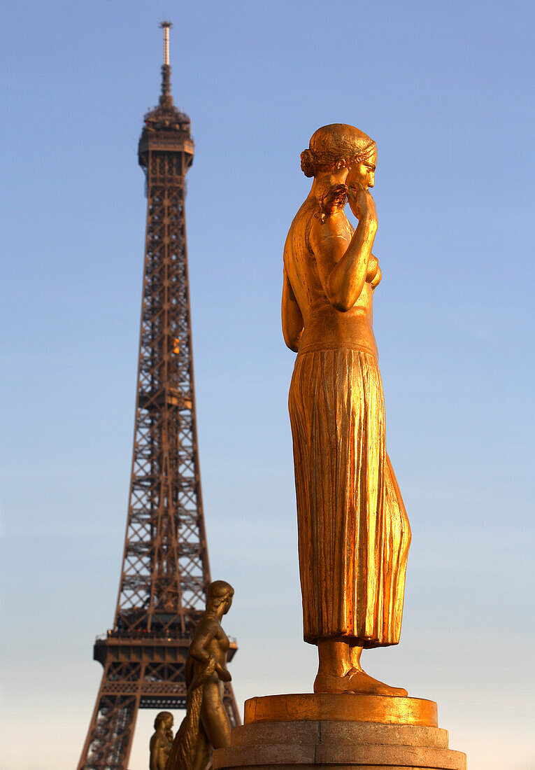 Palais de Chaillot Denkmal und Eiffelturm, Trocadero, Paris, Frankreich