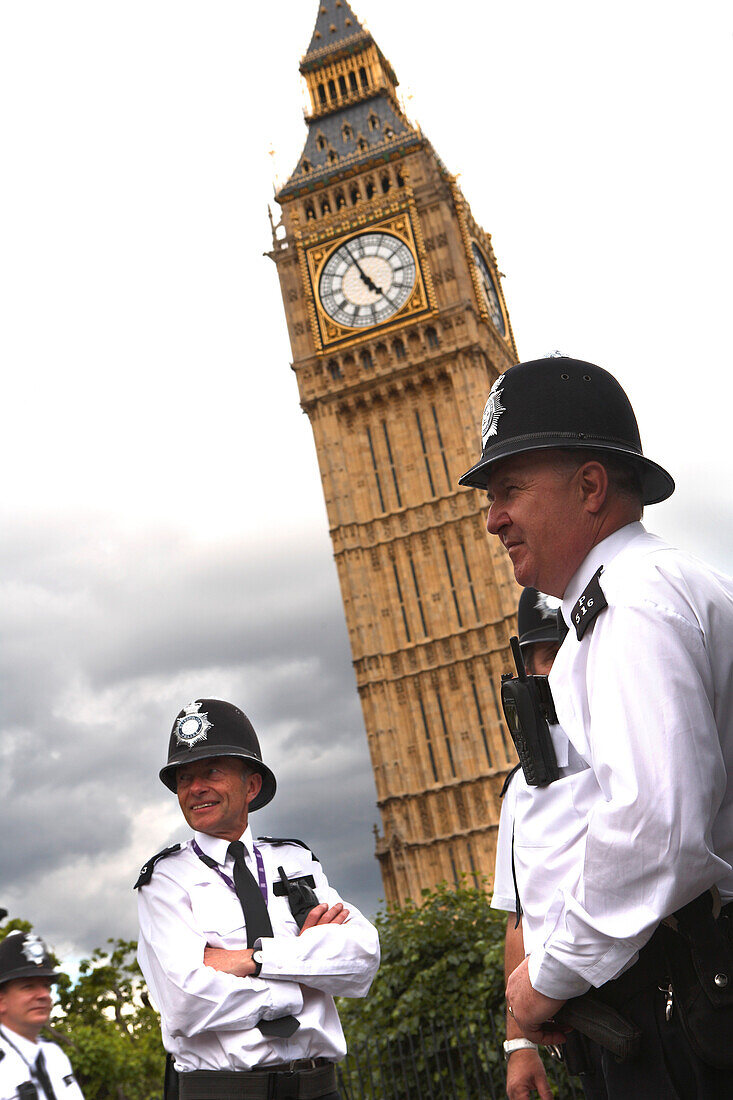 London police officers in front of big ben, London, England, Great Britain, United Kingdom