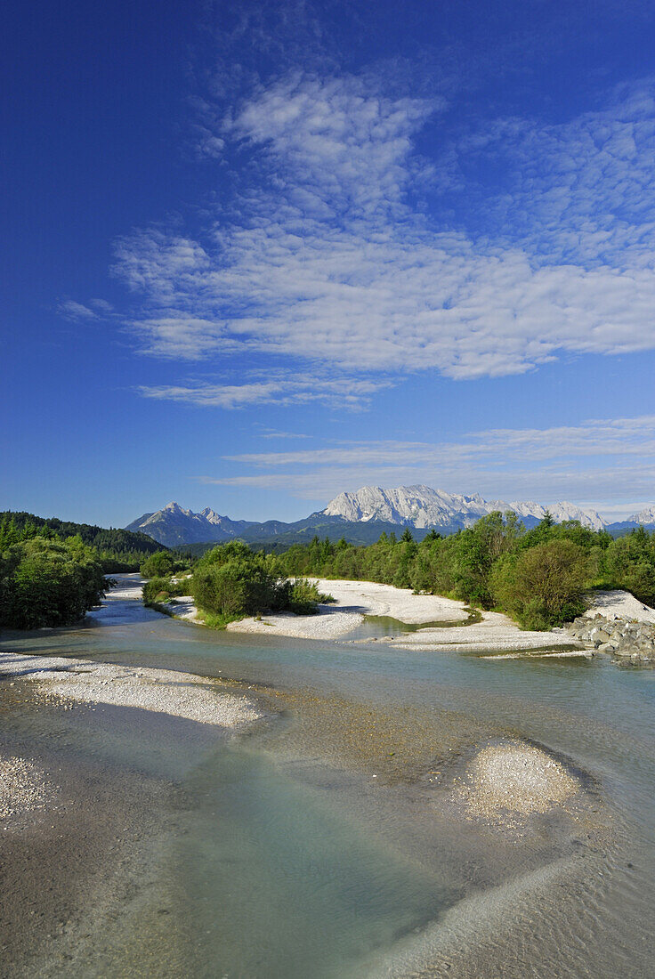 Isar mit Arnspitzen und Wetterstein, Wallgau, Karwendel, Bayern, Deutschland