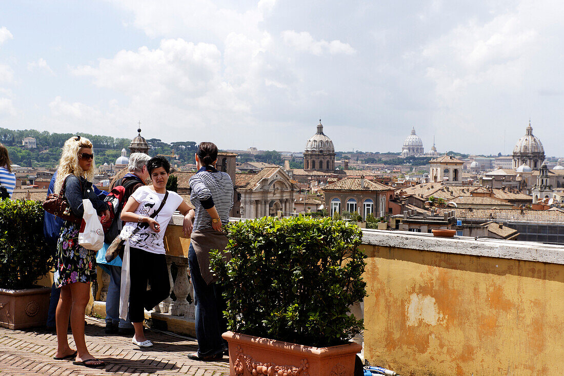 Blick über die Stadt von der Terrasse des Caffé Capitolino, Kapitolinische Museen, Rom, Italien