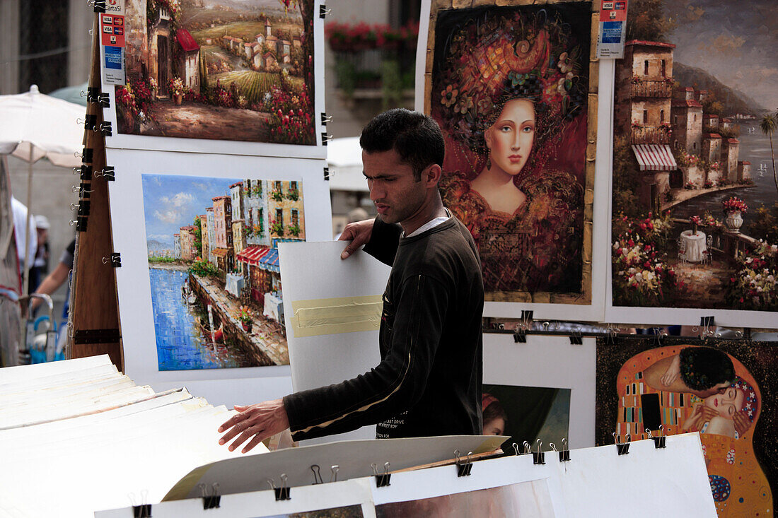 Art market at Piazza de Navona, Rome, Italy