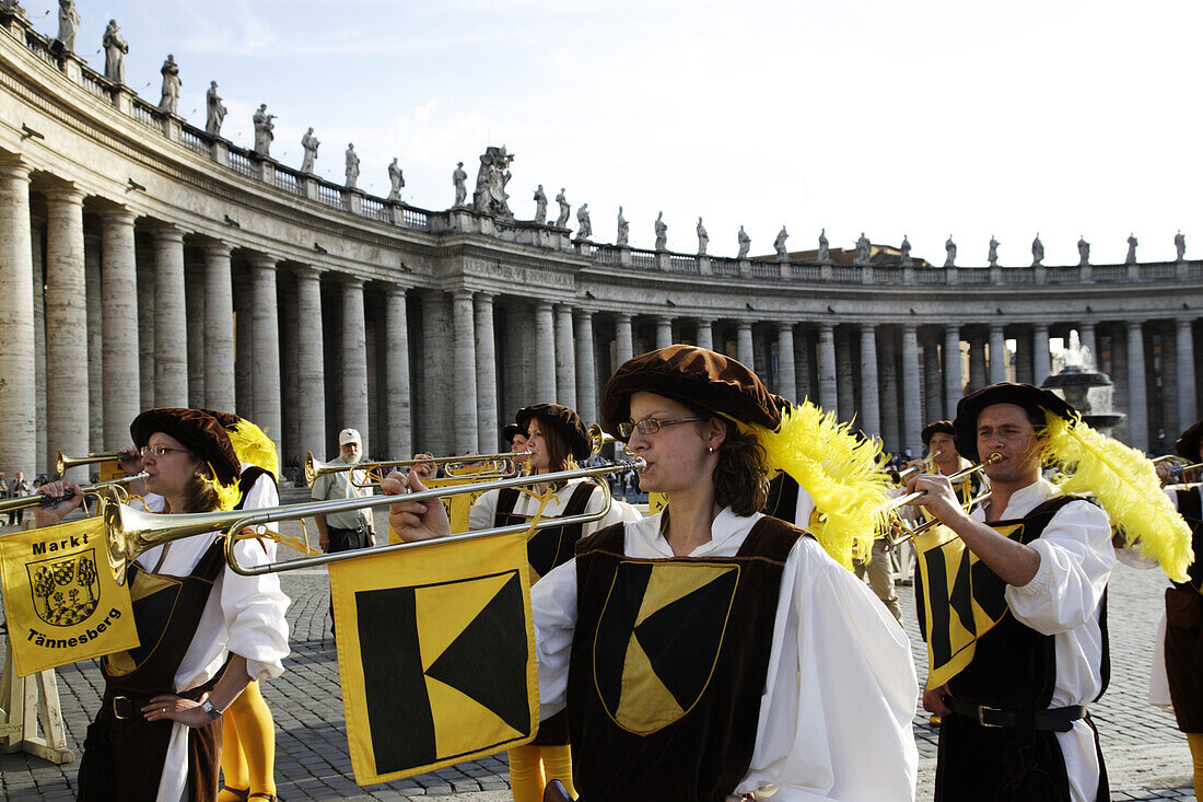 Parade auf dem Petersplatz, Vatikanstadt, Rom, Italien